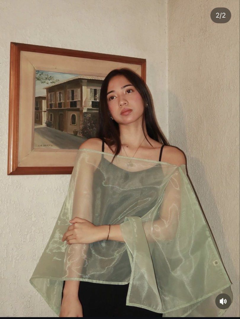 Tahaya Poncho in Pandan (Category: Bedding & Towels) located in Manila. Submitted by sophiaa_l (Listing ID 1464599080, Image 1). Description: -Bought from Tahaya.ph -Bought for 1,250 -never worn -M-L .
