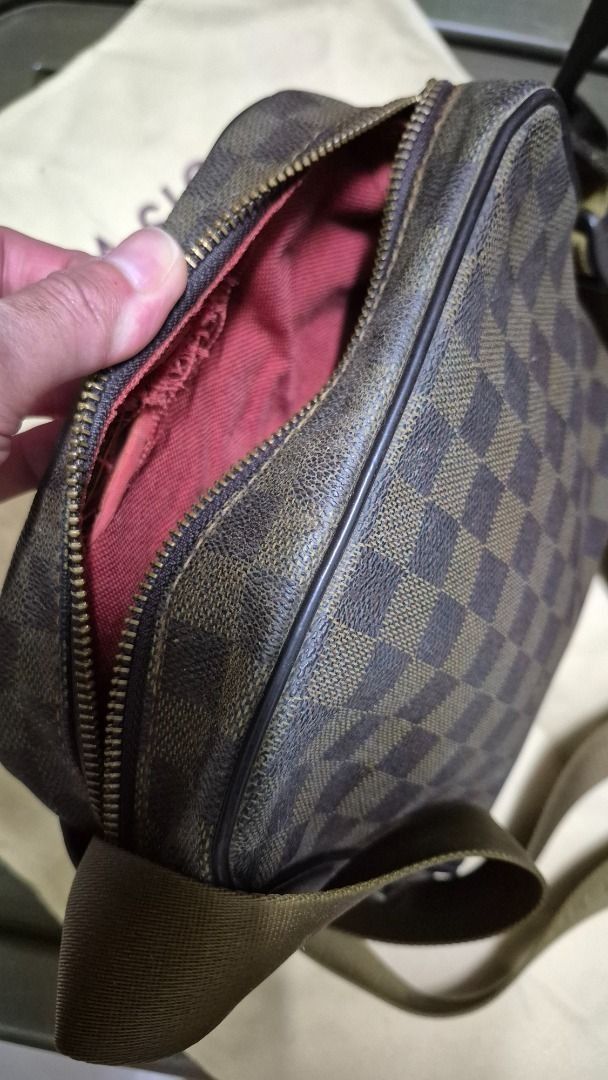 TAKE BOTH Messenger Bag PM and MM (Category: Luxury Bags & Wallets) located in Quezon City. Submitted by ginny_preloved (Listing ID 1464660487, Image 3). Description: Decluttering.