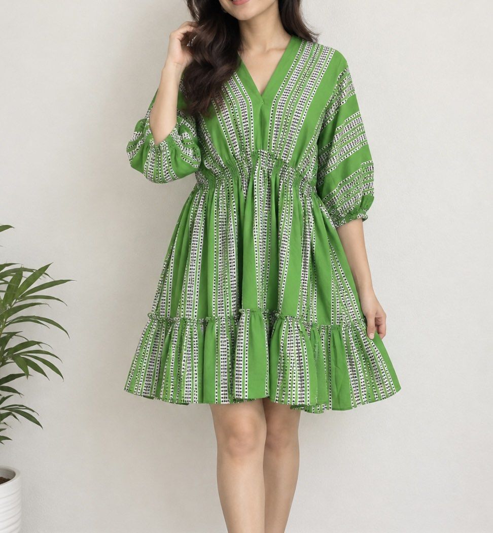 Taylor Green Dress (Category: Dresses) located in Paranaque City. Submitted by simplylizzy (Listing ID 1464032787, Image 1). Description: used only once .