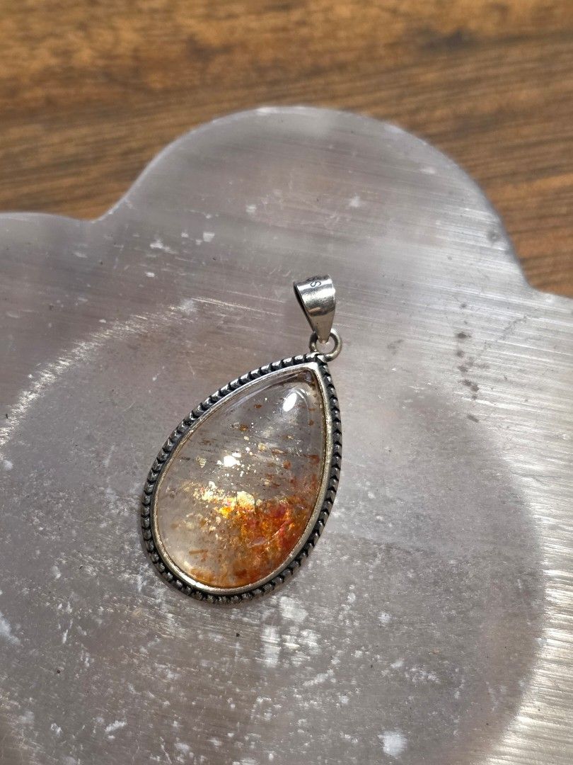 Sunstone Pendant with Gold Inclusions (Category: Necklaces) located in Manila. Submitted by alyayeah (Listing ID 1464613319, Image 3). Description: - Beautiful teardrop pendant - Sunstone with shimmering gold inclusions - Silver-tone bezel with beaded edge, s925 - Unique piece, perfect for adding sparkle - Piso coin for size reference.