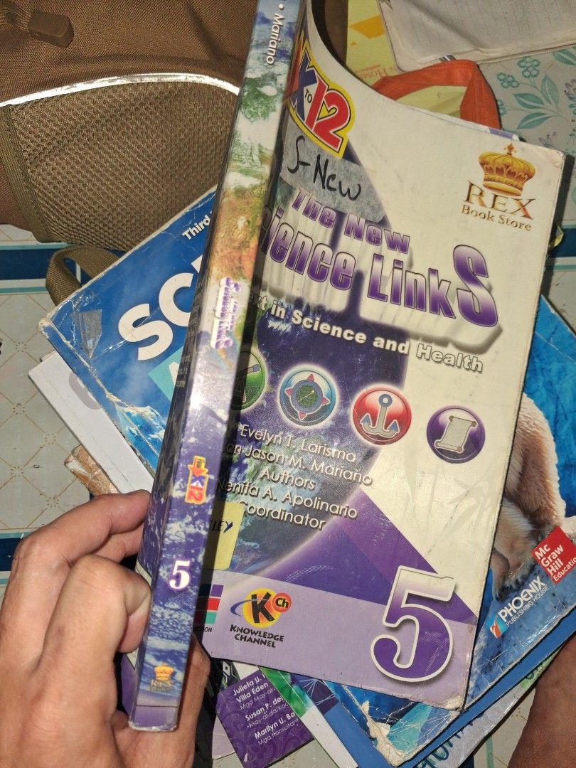 The New Science Links Grade 5 Worktext Rex Book Store (Category: Textbooks) located in Manila. Submitted by marcas022798212 (Listing ID 1464682686, Image 2). Description: - Grade 5 Science and Health textbook - Published by Rex Book Store - Covers human body, respiratory system, and urinary system - Ideal for students studying science - Shows some wear and tear from previous use.