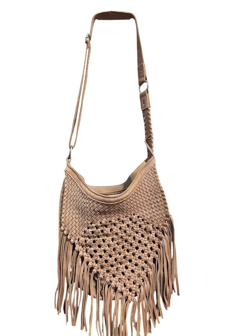The SAK Leather Bag (Category: Cross-body Bags) located in Taguig. Submitted by collectionsbykhrisna (Listing ID 1464638488, Image 1). Description: Original The Sak leather crochet bag Used once during Coachella Party.