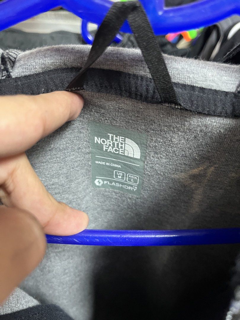 THENORTHFACE JACKET (Category: Coats, Jackets and Outerwear) located in Cagayan de Oro. Submitted by mindmazedude (Listing ID 1464763447, Image 2). Description: Tnf jacket -off/legit -Good condi -Size medium-large -For hook up -699 free sf.