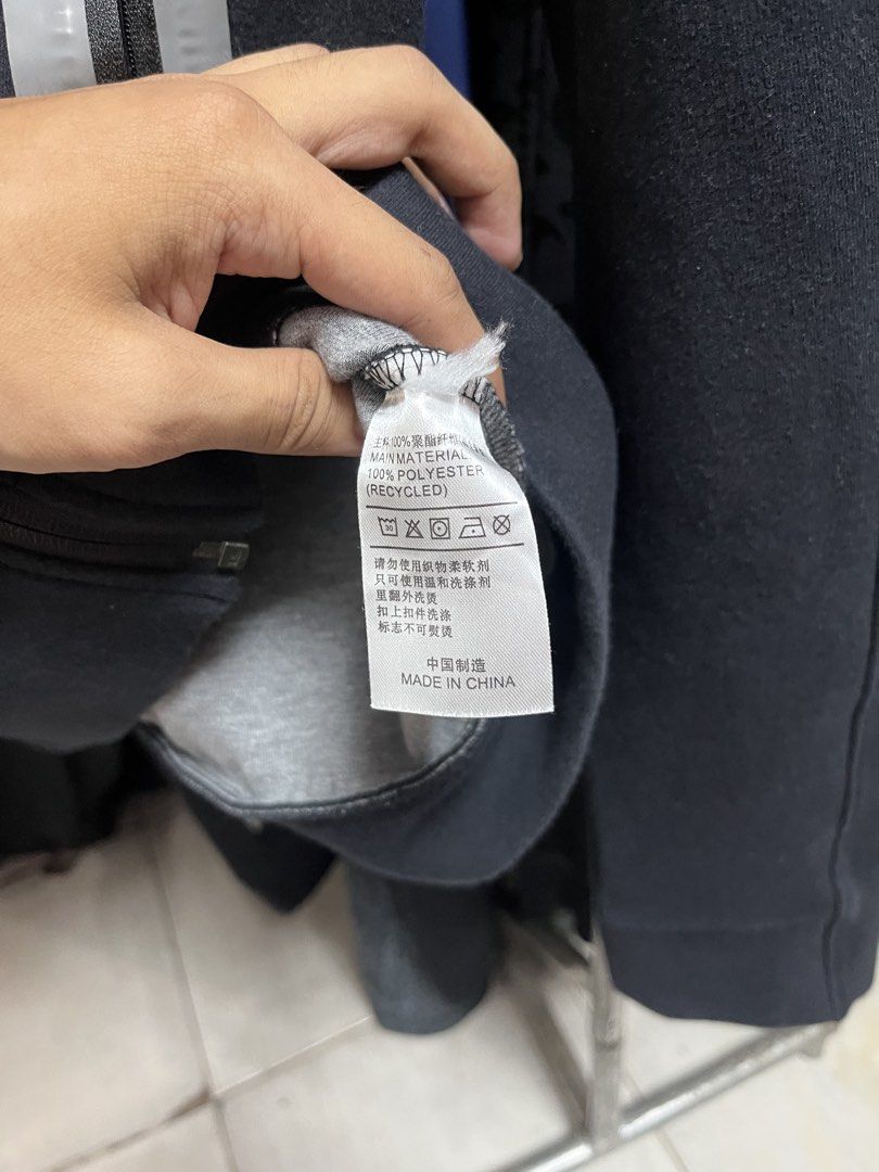 THENORTHFACE JACKET (Category: Coats, Jackets and Outerwear) located in Cagayan de Oro. Submitted by mindmazedude (Listing ID 1464763447, Image 3). Description: Tnf jacket -off/legit -Good condi -Size medium-large -For hook up -699 free sf.