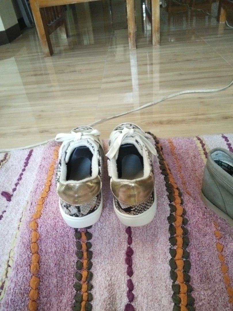 Time And Tru Snake skin Sneakers (Category: Sneakers) located in Calasiao. Submitted by alluringvenus.thriftshop (Listing ID 1464632639, Image 3). Description: very good condition size 9.