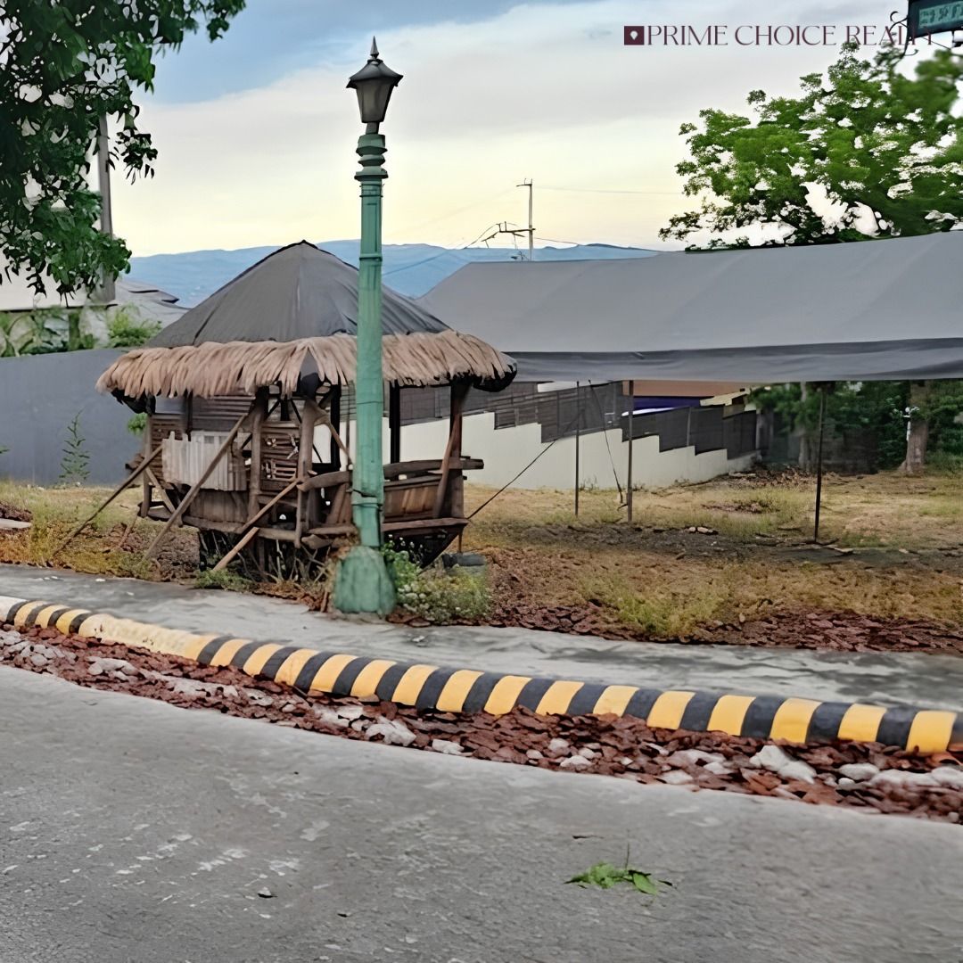 TIVOLI ROYALE – VACANT LOT (Category: Lot) located in Quezon City. Submitted by primechoicerealtyinc (Listing ID 1464641560, Image 2). Description: FOR SALE TIVOLI ROYALE – VACANT LOT Property Details: • Lot Area: 359 sqm • Corner Lot • Price per sqm: ₱150,000 Asking Price: ₱53,850,000 Contact us for more details and to schedule a viewing: +63917 162 8618.