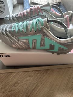 (Category: ) located in . Submitted by sneakerswei (Listing ID 1464642583, Image 1). Description: .