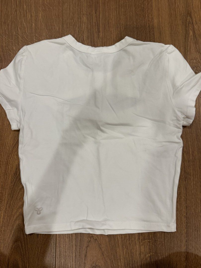 TNA white top (Category: Shirts) located in Paranaque City. Submitted by bbyooodaa (Listing ID 1464630465, Image 2). Description: Active wear White top TNA is the workout brand of Aritzia.
