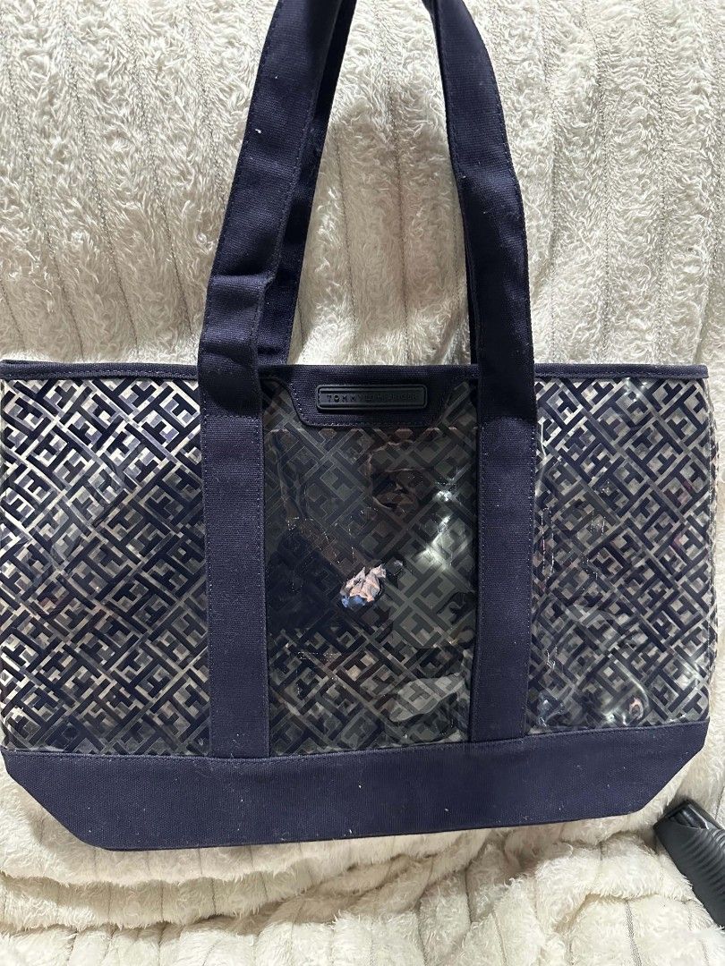 Tommy hilfiger (Category: Luxury Bags & Wallets) located in Quezon City. Submitted by brand_dyn3 (Listing ID 1464729676, Image 1). Description: tommy Hilfiger bag.