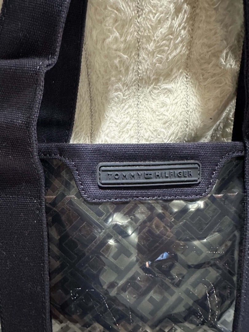 Tommy hilfiger (Category: Luxury Bags & Wallets) located in Quezon City. Submitted by brand_dyn3 (Listing ID 1464729676, Image 2). Description: tommy Hilfiger bag.