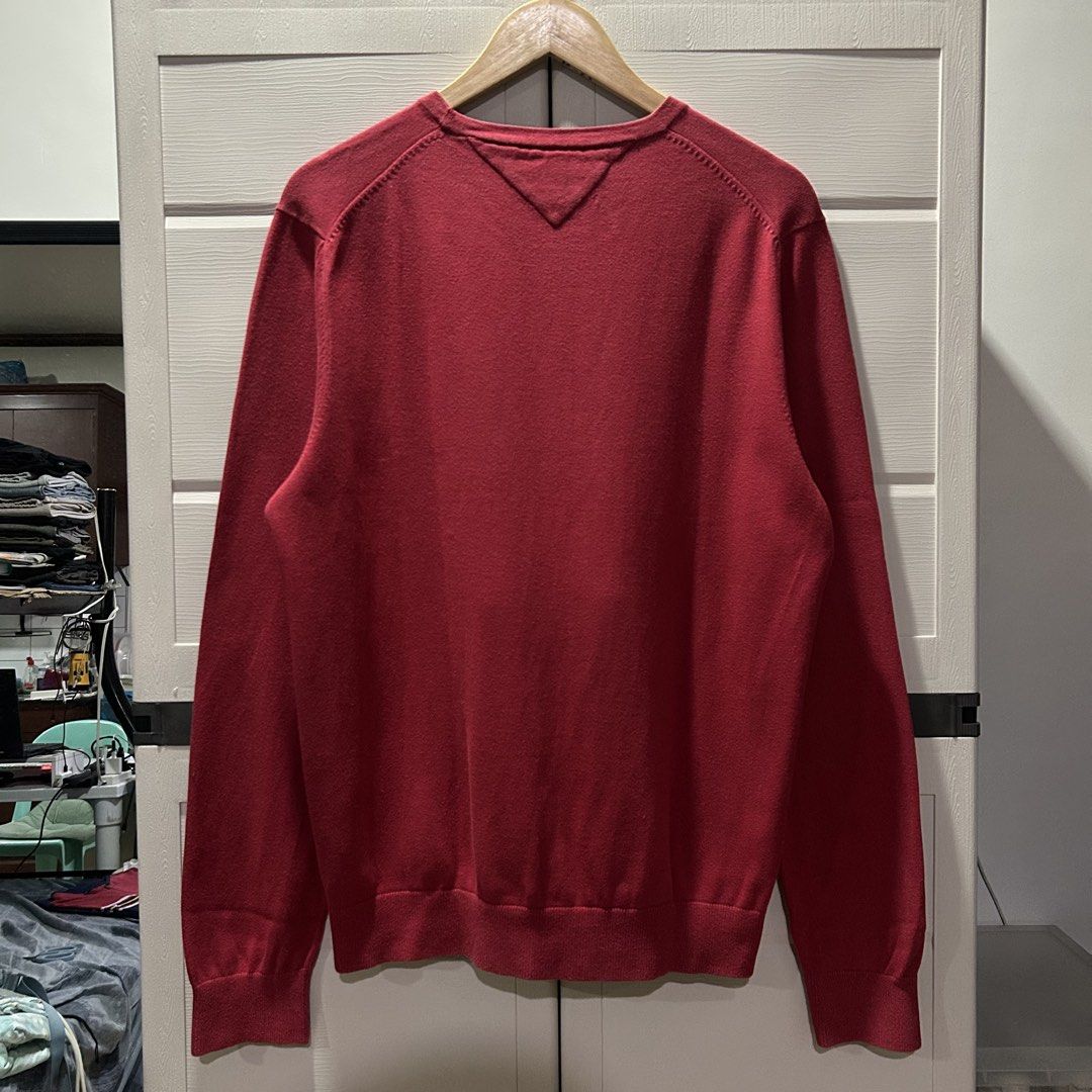 Tommy Hilfiger Red Side Logo Pullover Crewneck Sweatshirt (Category: Coats, Jackets and Outerwear) located in Baguio. Submitted by thrift_zi3 (Listing ID 1464585332, Image 2). Description: Tommy Hilfiger Red Side Logo Pullover Crewneck Sweatshirt Medium on tag W 21.75" L 26.75" No Issues Mine 850.