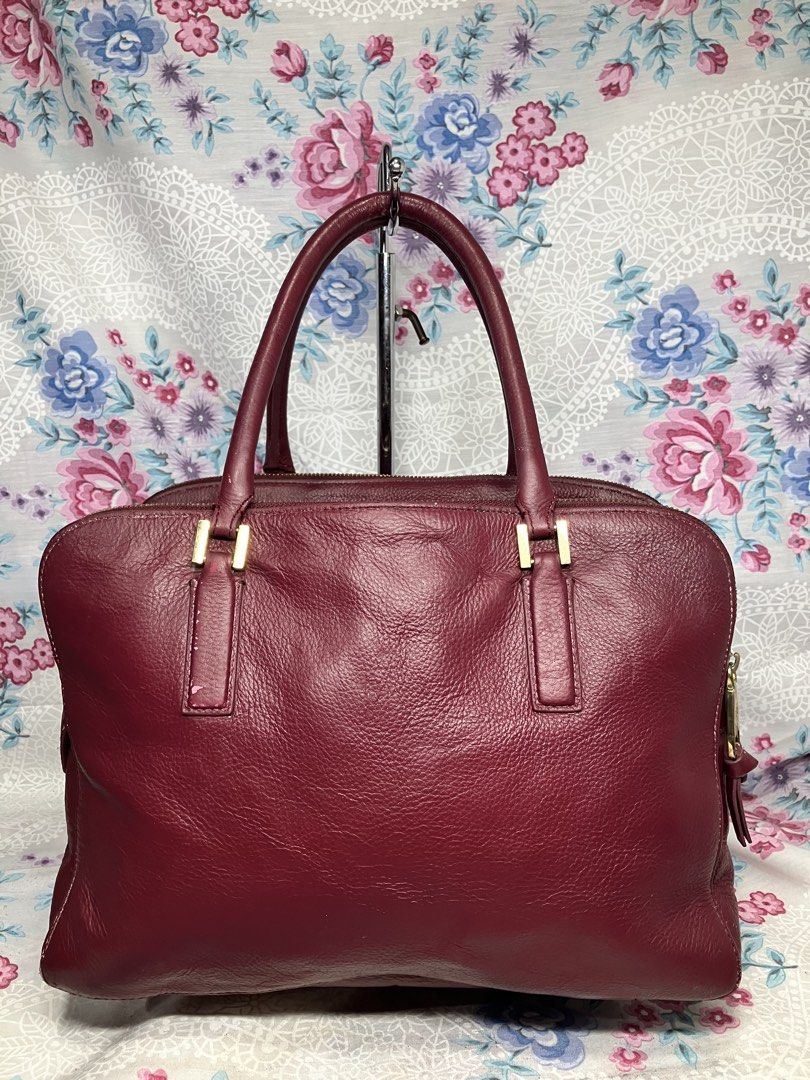 TORY BURCH LEATHER TEA TRIPLE ZIP SATCHEL BAG (Category: Shoulder Bags) located in General Mariano Alvarez. Submitted by adonid (Listing ID 1464627971, Image 3). Description: TORY BURCH LEATHER TEA TRIPLE ZIP SATCHEL BAG GOOD CONDITION NORMAL SIGN OF USAGE ONLY .