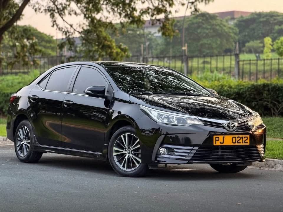 Toyota Corolla Altis 1.6V Auto (Category: Used Cars) located in Manila. Submitted by quality_cars (Listing ID 1464658343, Image 2). Description: COMPLETE CASA RECORDS SINCE DAY 1 😮👏🏼 TOYOTA COROLLA ALTIS 1.6V FOR SALE / SWAP / FINANCING 👍🏼 Year Model: 2018 Color: Attitude Black Engine: 1.6-liter Dual VVTi Transmission: 7-Speed CVT Mileage: 100,000 (Untampered) Plate Ending: 3 Details: Brand New Shocks Brand New Wheel Bearing Brand New Tires 