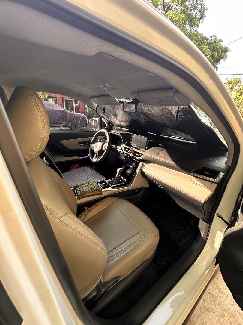 Toyota Veloz Variant V Auto (Category: Used Cars) located in Pasig City. Submitted by makhie (Listing ID 1464573485, Image 3). Description: FOR SALE: 2023 TOYOTA VELOZ V – PEARL WHITE 2023 Toyota Veloz V 17,000+ km Pearl White Well-maintained and mostly city-driven. The vehicle has been kept in excellent condition and comes with: • Original paint • No major accidents • No flood history • Insurance valid until April 2027 • Registration valid until
