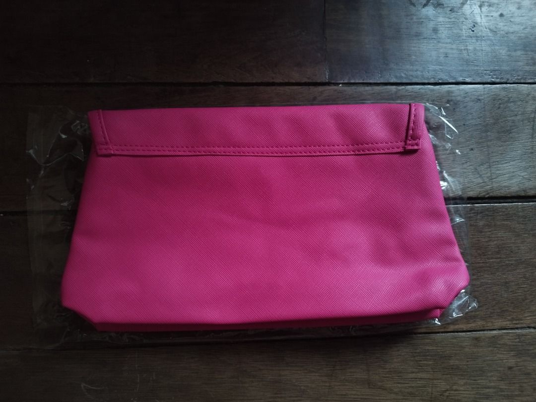 True Flap Cosmetic Pouch (Category: Purses & Pouches) located in Cavite. Submitted by plorb (Listing ID 1464588609, Image 2). Description: True Flap Cosmetic Pouch Brand: Avon Condition: New, unused ₱200.