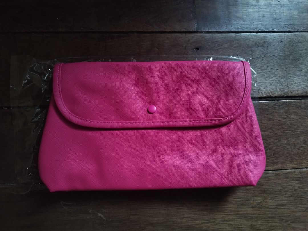 True Flap Cosmetic Pouch (Category: Purses & Pouches) located in Cavite. Submitted by plorb (Listing ID 1464588609, Image 1). Description: True Flap Cosmetic Pouch Brand: Avon Condition: New, unused ₱200.