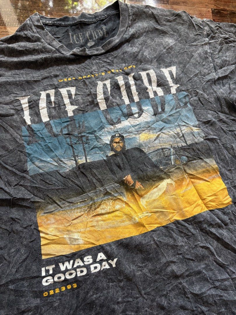 Tshirt (Category: Coats, Jackets and Outerwear) located in Manila. Submitted by jaggalarrita (Listing ID 1464640102, Image 3). Description: .