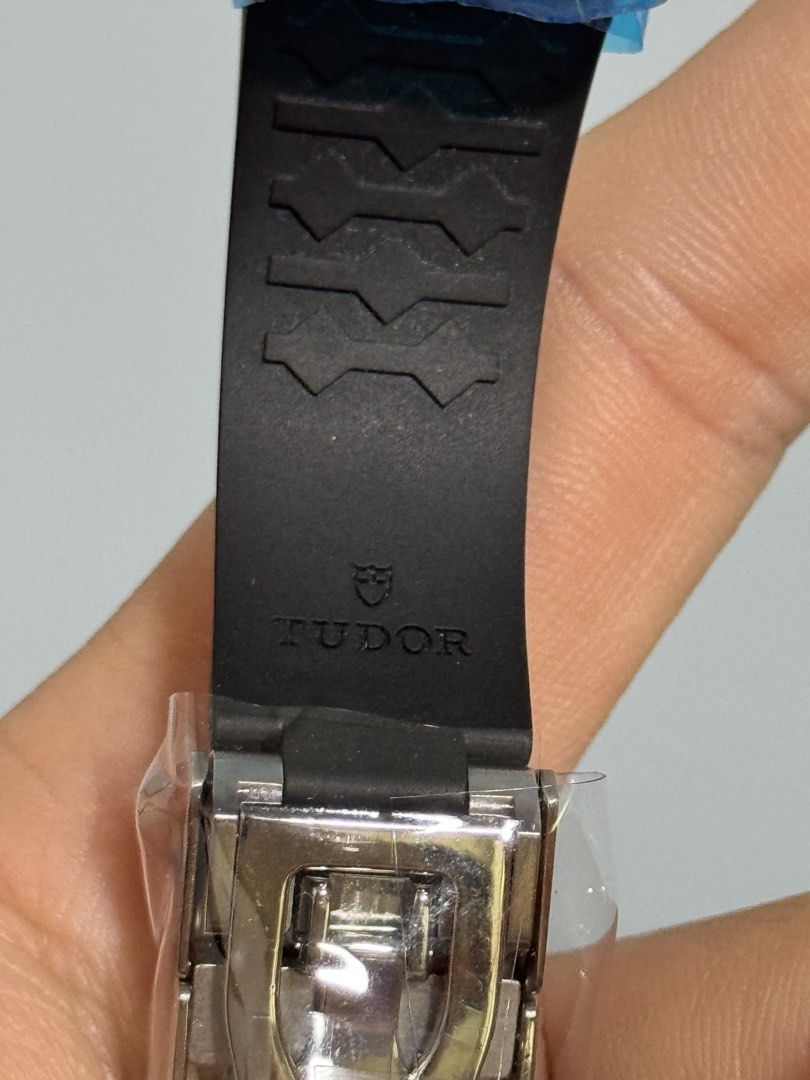 Tudor BB58 GMT Rubber Strap w/ T-fit (Category: Luxury Watches) located in Manila. Submitted by watch_up.mnl (Listing ID 1464738841, Image 3). Description: TUDOR BB58 GMT RUBBER STRAP Unused Unworn Uncut Php45,000 100% authentic (came from my personal watch) Can check authenticity Rfs: want to purchase a 5-link bracelet.