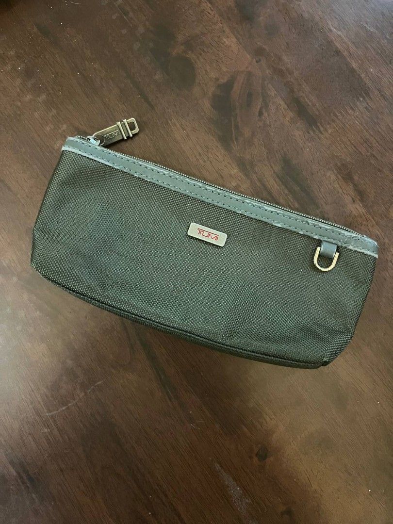 TUMI for JAL Amenity Pouch (Category: Luxury Bags & Wallets) located in Quezon City. Submitted by michypeachyy1 (Listing ID 1464666106, Image 1). Description: 550 plus Sf issue seen on pics.