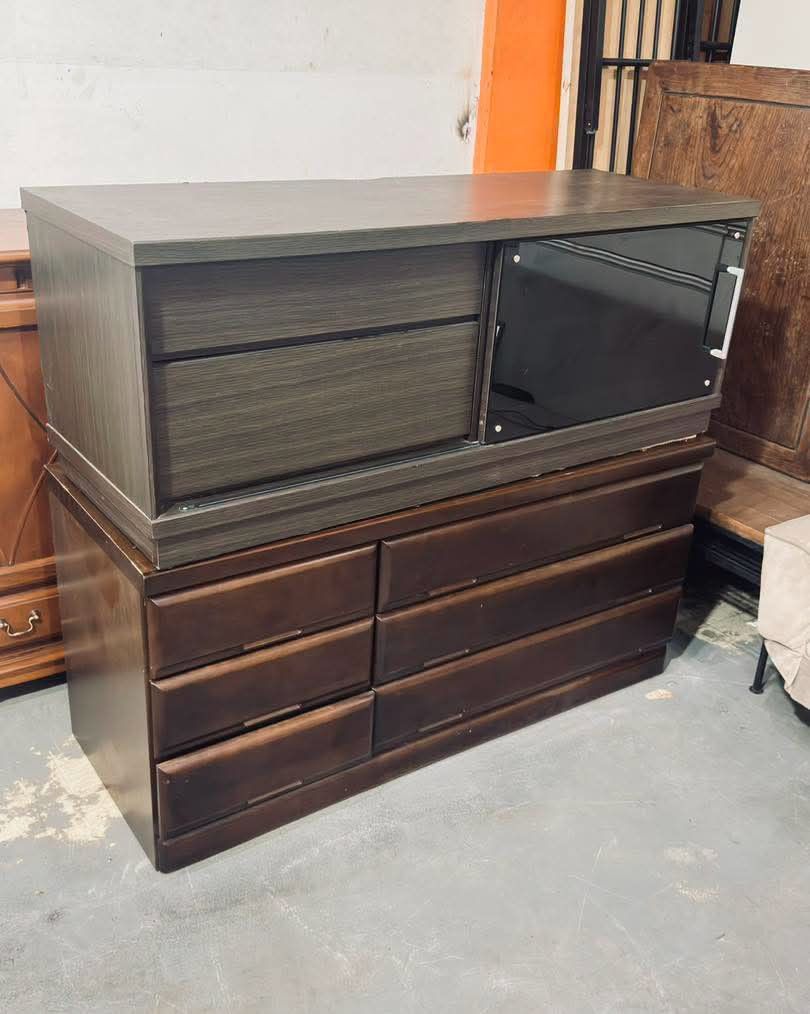 Tv Rack (Category: TV Consoles) located in Meycauayan. Submitted by marygracecasimiro (Listing ID 1464678652, Image 1). Description: Tv stand ₱5,000 each Fixed price🩷🧡.