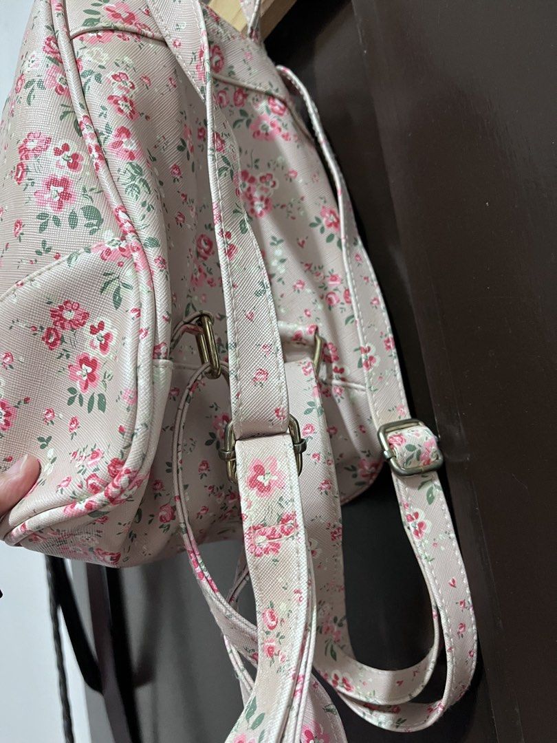 Under1sky US Brand backpack (Category: Backpacks) located in Taguig. Submitted by collectionsbykhrisna (Listing ID 1464632881, Image 2). Description: Original Under1sky United States Brand Backpack.