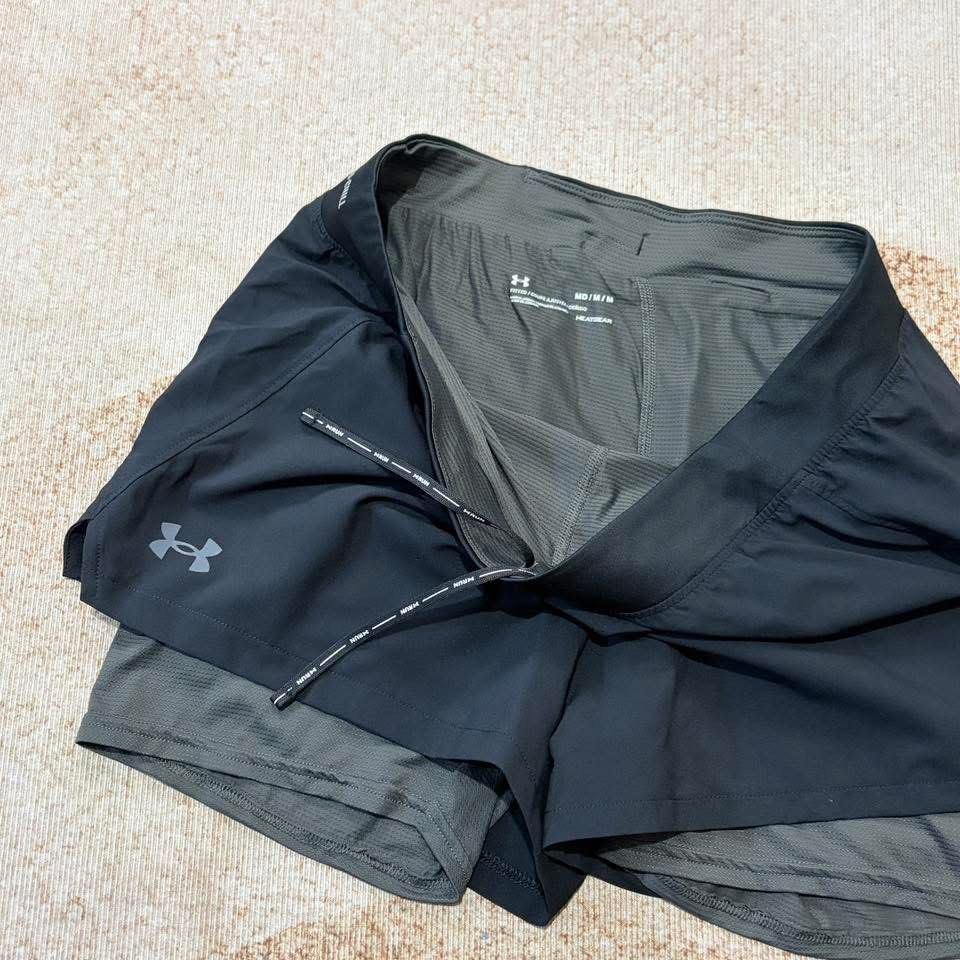 Under armour (Category: Activewear) located in Manila. Submitted by justin.jeyeneyshop (Listing ID 1464718062, Image 2). Description: W32-36 L15 With inner, pocket .