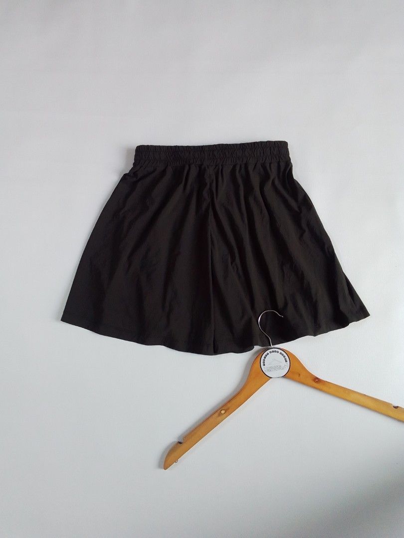 Under Armour Athletic Skirt Short (Category: Skirts) located in Malilipot. Submitted by santosbolofer (Listing ID 1464604250, Image 2). Description: Under Armour Athletic Skirt Short Youth XL Fitting Small womens Waistline 28-40 Length 15 Excellent condition 📍 250 plus sf. Loc. Bicol📌.