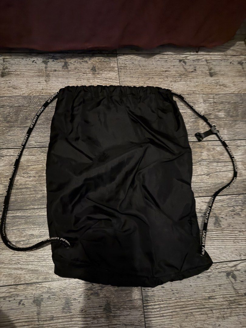 Under Armour Draw String bag (Category: Backpacks) located in Las Pinas. Submitted by thedailydropx (Listing ID 1464588275, Image 3). Description: .