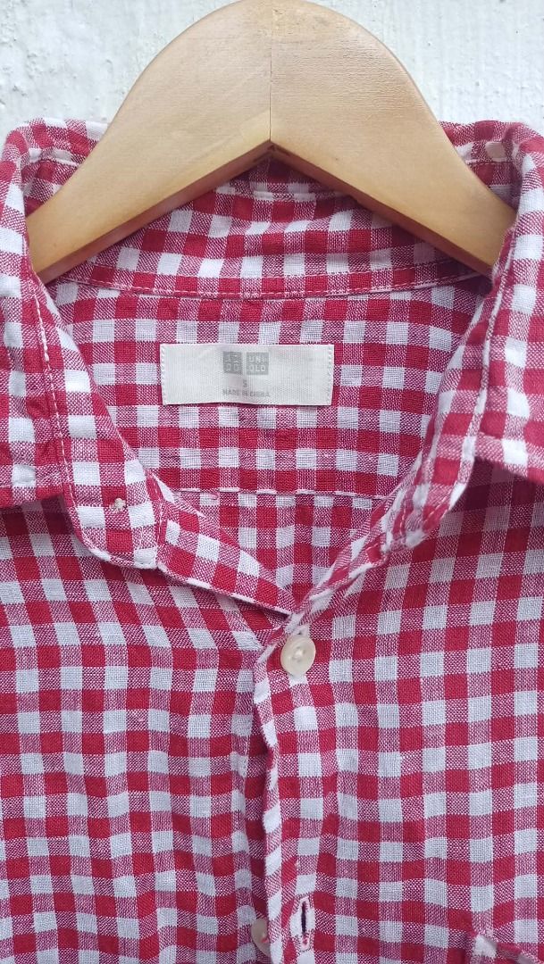 UNI Qlo Linen red checkered longsleeve (Category: Others Tops) located in Davao. Submitted by irisrazona16792 (Listing ID 1464584554, Image 2). Description: Small-Medium frame mall Quality .