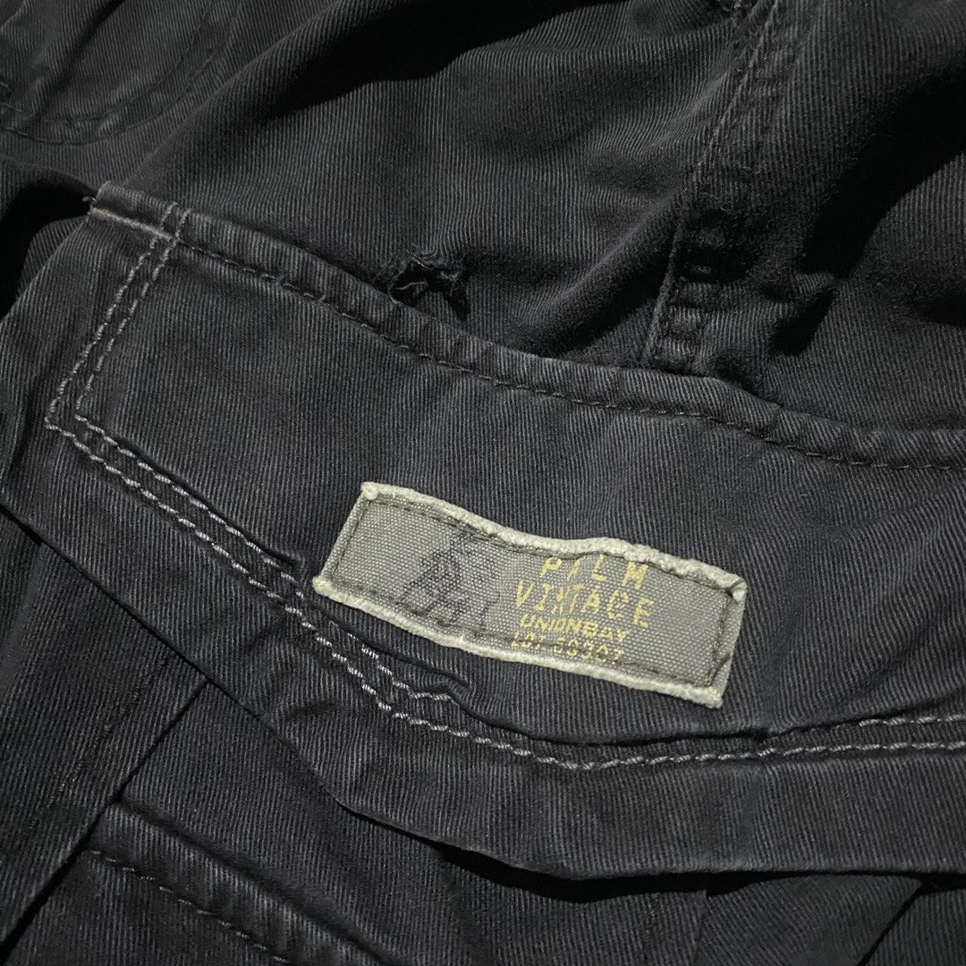 UNIONBAY Black Cargo Shorts Size 36 (Category: Shorts) located in Manila. Submitted by gregmarc5503863 (Listing ID 1464752295, Image 3). Description: - Brand: Unionbay (Palm Vintage Line) - Size: 36 - Color: Black - Material: 100% Cotton, Made in Vietnam - Features: Multiple side pockets, back flap pockets, contrast white branding inside the waistband - Style: Heavy utility style, perfect for everyday casual wear Union Bay W: 38 L: 25 Lo: 14.
