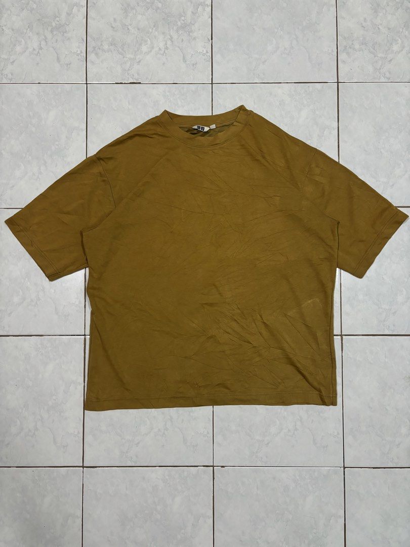 Uniqlo Airism (Category: Tshirts & Polo Shirts ) located in Patnongon. Submitted by lukisthriftz (Listing ID 1464572905, Image 1). Description: 23x27.5 L-XL Good as new Complete tags.