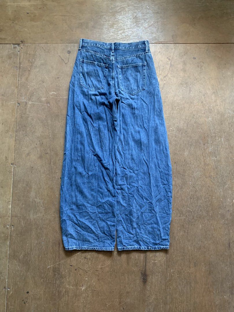 Uniqlo Baggy Pants (Category: Clothes Drying Rack) located in Bacolod City. Submitted by d_archives (Listing ID 1464744696, Image 2). Description: Uniqlo Baggy Pants 28-29 Waist 37 Length 10 Hem Like New 10/10 No Issue .