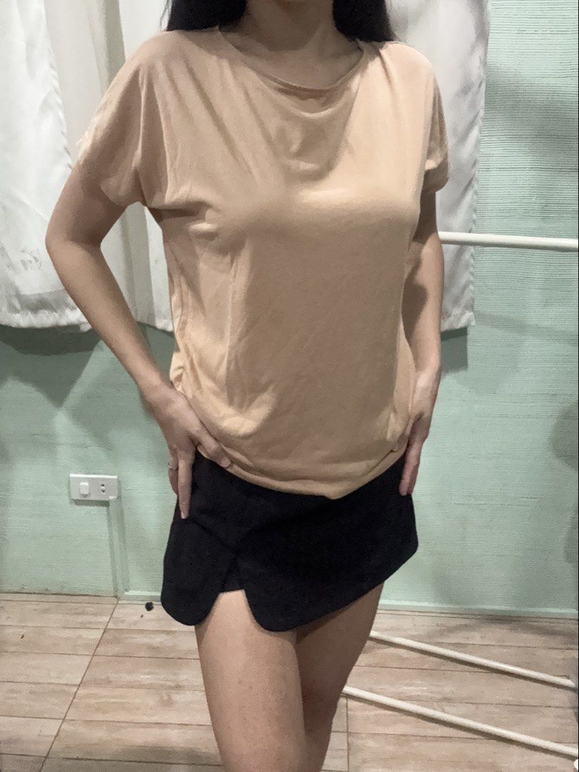 Uniqlo Blouse (Category: Blouses) located in Baguio. Submitted by loveangeline.29 (Listing ID 1464735842, Image 1). Description: Preloved Uniqlo S-M Like new. No flaws. Courier: J&T MOP: Gcash 📌No COD. Payment first policy. .