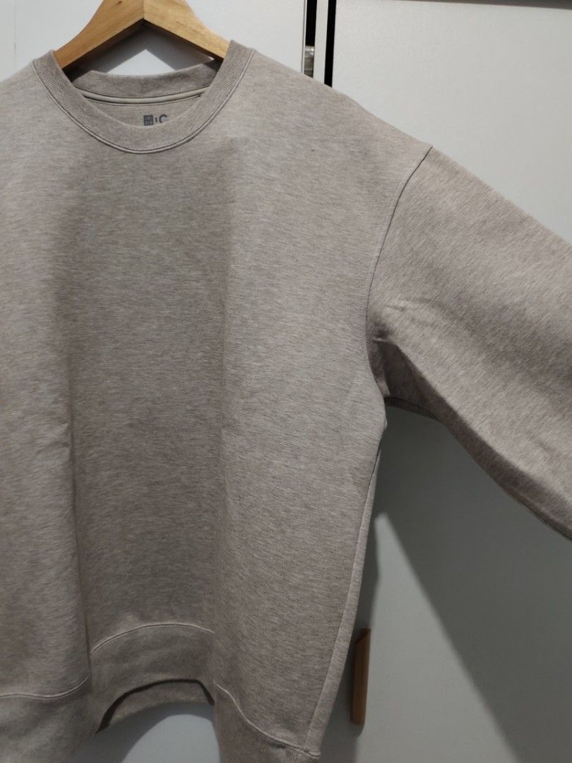 Uniqlo :C Sweater (Category: Coats, Jackets and Outerwear) located in Marikina City. Submitted by heyoreoo (Listing ID 1464717215, Image 2). Description: No issue good as new Size: Large Ship via lalamove or pick up loc: Sto Niño, Marikina GCash or Maribank only.