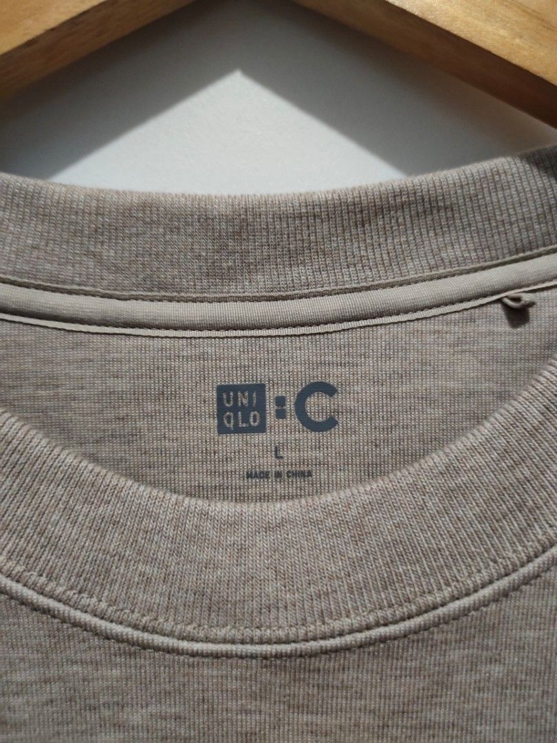 Uniqlo :C Sweater (Category: Coats, Jackets and Outerwear) located in Marikina City. Submitted by heyoreoo (Listing ID 1464717215, Image 3). Description: No issue good as new Size: Large Ship via lalamove or pick up loc: Sto Niño, Marikina GCash or Maribank only.