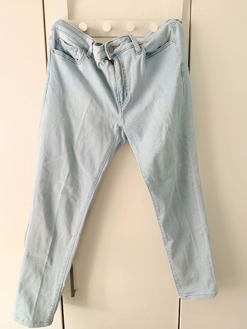 Uniqlo Light Blue Denim Jeans Size 29 (Category: Jeans) located in Bacoor. Submitted by beata1027 (Listing ID 1464701507, Image 1). Description: - Brand: Uniqlo - Size: 29 - Color: Classic light blue denim wash - Material: 91% cotton, 7% polyester, 2% spandex (with stretch for comfort) - Design: Standard Straight leg .