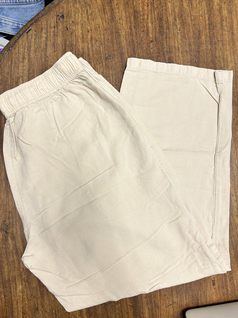 Uniqlo Linen Blend Easy Pants (Category: Other Bottoms) located in Antipolo. Submitted by tshopph (Listing ID 1464622030, Image 1). Description: 🌿 Uniqlo Linen-Blend Easy Relaxed Pants 🌿 Ultra-comfortable, lightweight, and breathable linen-blend trousers from Uniqlo! Features an elasticized waistband with a cute tasseled drawstring front and subtle pleating for an effortless, breezy aesthetic. Perfect for casual wear, office minimalist outfits,