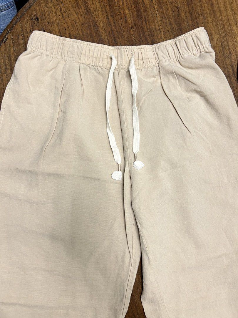 Uniqlo Linen Blend Easy Pants (Category: Other Bottoms) located in Antipolo. Submitted by tshopph (Listing ID 1464622030, Image 2). Description: 🌿 Uniqlo Linen-Blend Easy Relaxed Pants 🌿 Ultra-comfortable, lightweight, and breathable linen-blend trousers from Uniqlo! Features an elasticized waistband with a cute tasseled drawstring front and subtle pleating for an effortless, breezy aesthetic. Perfect for casual wear, office minimalist outfits,