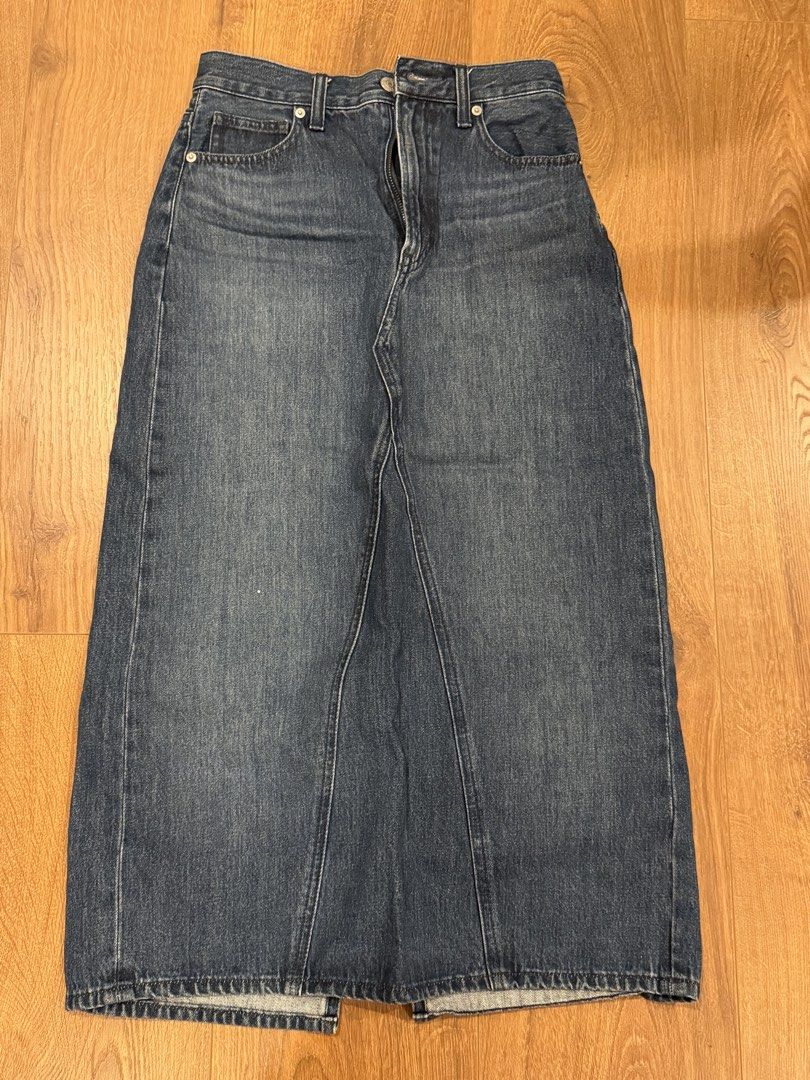 Uniqlo long skirt (Category: Skirts) located in Paranaque City. Submitted by bbyooodaa (Listing ID 1464652473, Image 1). Description: .