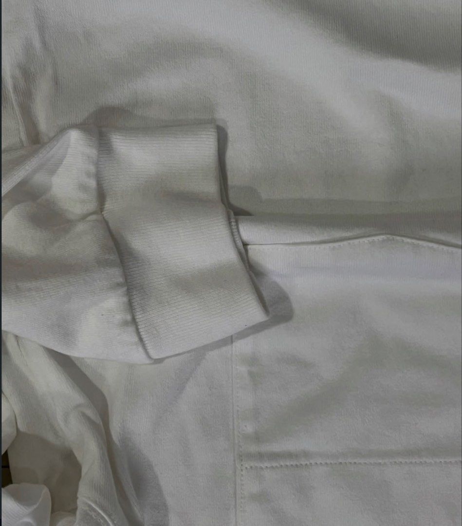 UNIQLO LONGSLEEVE (Category: Hoodies) located in Manila. Submitted by corewear.ph (Listing ID 1464587751, Image 3). Description: 🔻DETAILS🔻 Uniqlo long sleeve L (on tag) L: 27”| W: 24” Color rate: 10/10 Condition: 10/10 Issue/s: re wash.