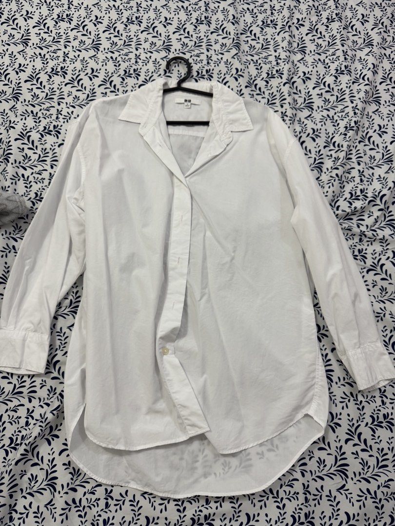 Uniqlo oversized White Button-Up Shirt Size S (Category: Shirts) located in Manila. Submitted by janelica220598 (Listing ID 1464727138, Image 1). Description: - Brand: Uniqlo - Color: Solid white - Size: Small - Material: Lightweight cotton - Features: Classic collar, front button-up, curved hemline - Condition: Great everyday basic piece, perfect for layering or wearing solo.
