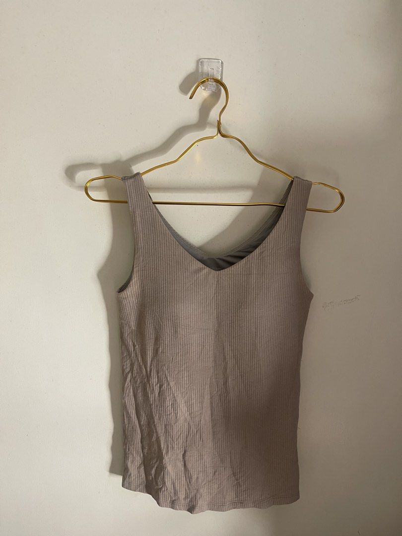 Uniqlo padded S/m gc13 (Category: Sleeveless) located in Baguio. Submitted by affordaprice_2600baguio (Listing ID 1464570868, Image 1). Description: .