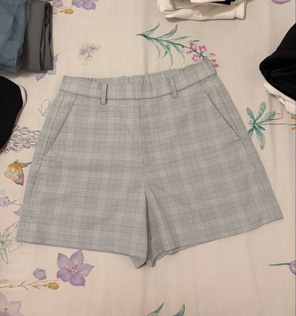 UNIQLO Plaid Shorts Size M (Category: Shorts) located in Marikina City. Submitted by _bananahanaa (Listing ID 1464575364, Image 1). Description: - Light blue plaid shorts from UNIQLO - Elasticated back waistband for a comfortable fit - Two convenient side pockets - Made from a durable polyester, rayon, and spandex blend - Ideal for casual everyday wear.