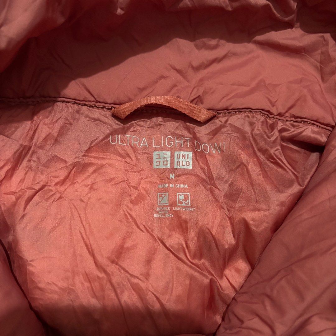 Uniqlo puffer (Category: Coats, Jackets and Outerwear) located in Banga. Submitted by akosiloco (Listing ID 1464640293, Image 2). Description: Size medium 26x21 Plus sd.
