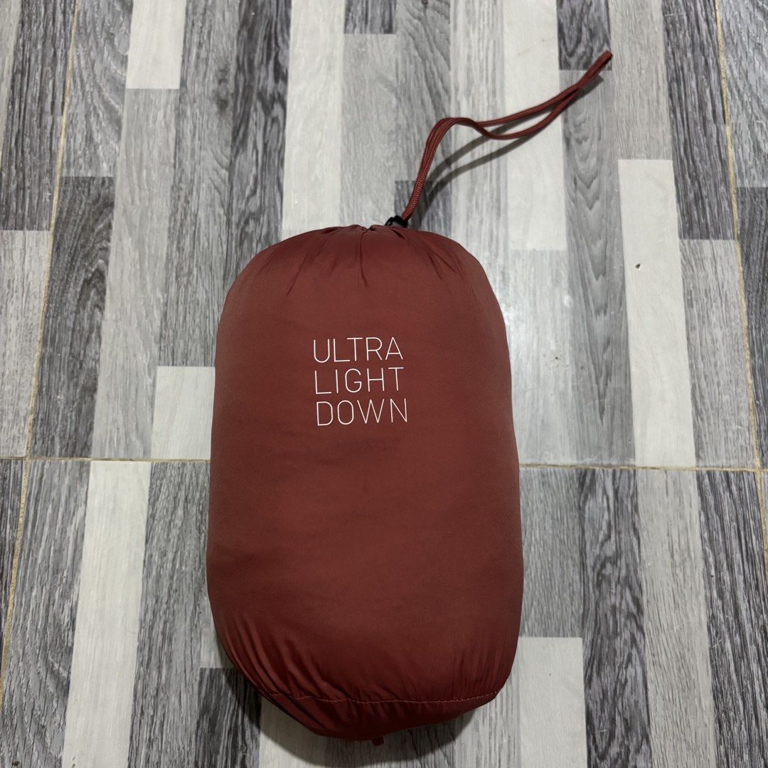 Uniqlo puffer (Category: Coats, Jackets and Outerwear) located in Banga. Submitted by akosiloco (Listing ID 1464640293, Image 1). Description: Size medium 26x21 Plus sd.