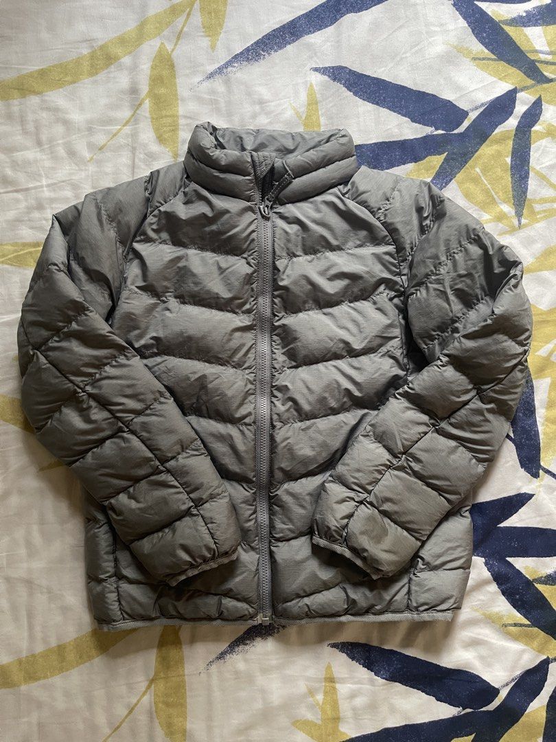 Uniqlo Puffer Jacket 130 (Category: Babies & Kids Fashion) located in Paranaque City. Submitted by smconsul (Listing ID 1464656103, Image 1). Description: - Uniqlo Grey Puffer Jacket for Kids - Lightweight and warm - Full zip front - Stand-up collar - Ideal for cooler weather - Easy to pack and carry.