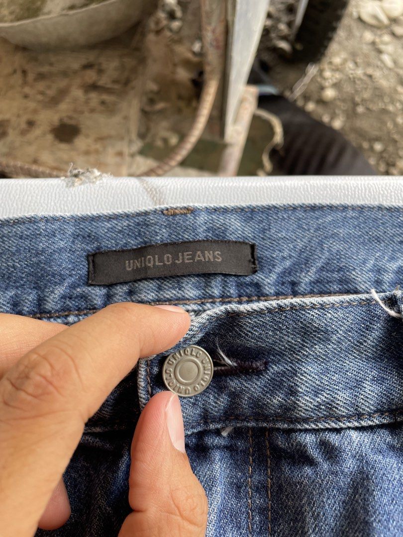 Uniqlo relax fit jeans (Category: Jeans) located in New Bataan. Submitted by rebisa.404 (Listing ID 1464606383, Image 2). Description: Uniqlo relax fit jeans 40 waist 38 length 12 thigh 8 leg open No issue Need wash.