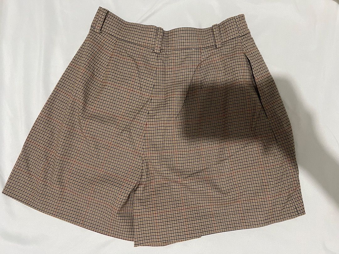 UNIQLO Shorts (Category: Shorts) located in Cavite. Submitted by classicsale (Listing ID 1464741388, Image 2). Description: Uniqlo Shorts Size: Small Price: Php 490 plus shipping fee Payment: Gcash / Maya Shipping: LBC / Grab Express / J&T (dm for more options or details) DM FOR MORE INFO.