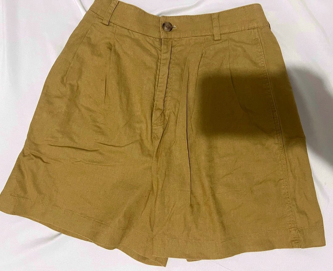UNIQLO Shorts (Category: Shorts) located in Cavite. Submitted by classicsale (Listing ID 1464744580, Image 1). Description: Uniqlo Shorts Size: Small Price: Php 355 plus shipping fee Payment: Gcash / Maya Shipping: LBC / Grab Express / J&T (dm for more options or details) DM FOR MORE INFO.