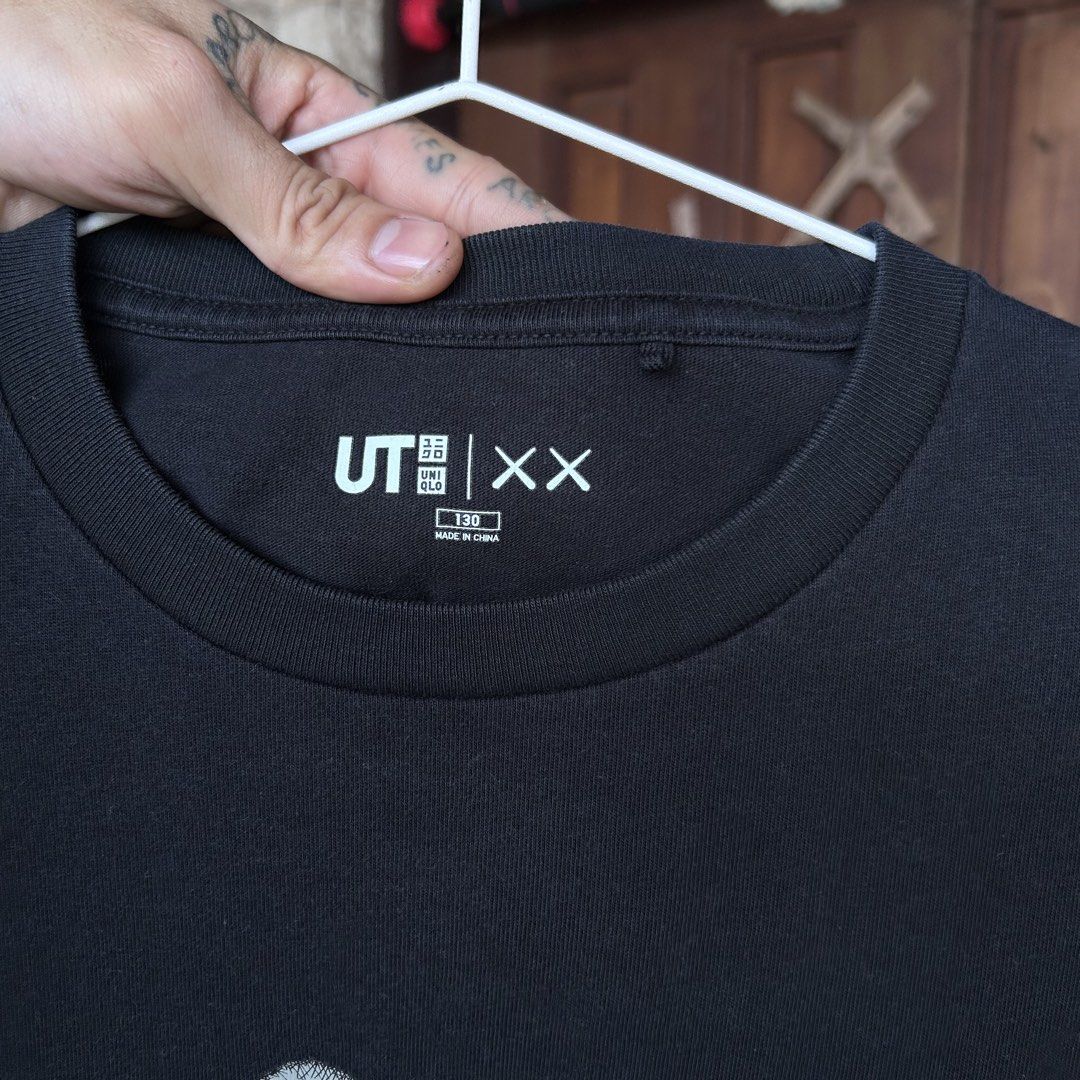 Uniqlo UT x KAWS Black Tee (Category: Shirts) located in Dipolog. Submitted by edthrfts (Listing ID 1464705955, Image 3). Description: ✅ ALREADY WASHED AND SANITIZED 📐Width: 15.8 📐Length: 20.5 Fit to: XS-S Condition: 9.5/10 Color: 9.2/10 Issue: None.